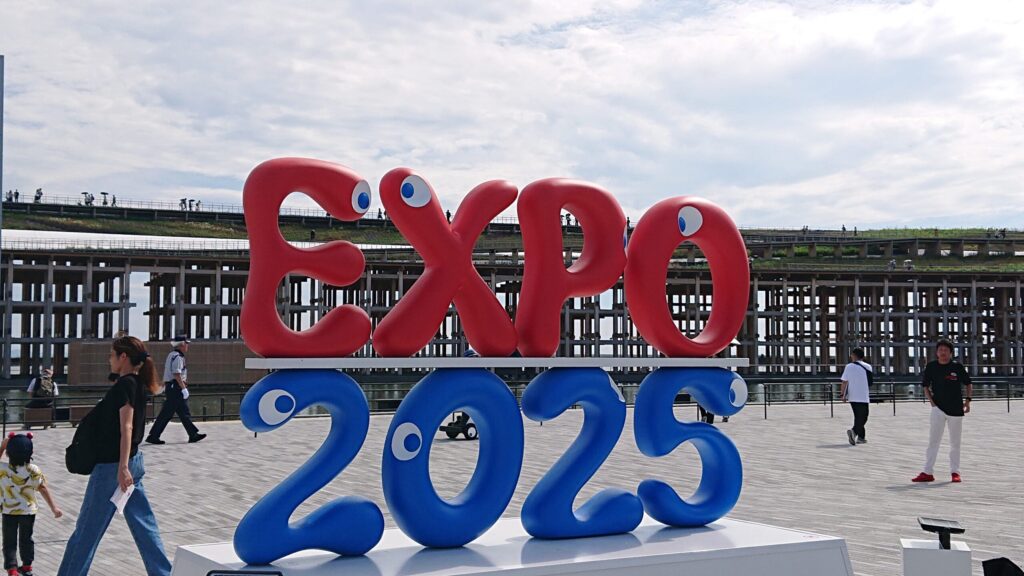 万博会場でのEXPO2025の像