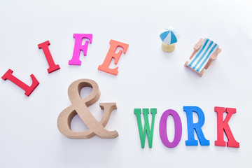 カラフルなLIFE＆WORKの文字