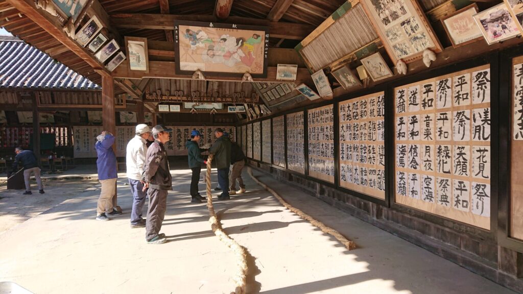 縄ないをしている様子