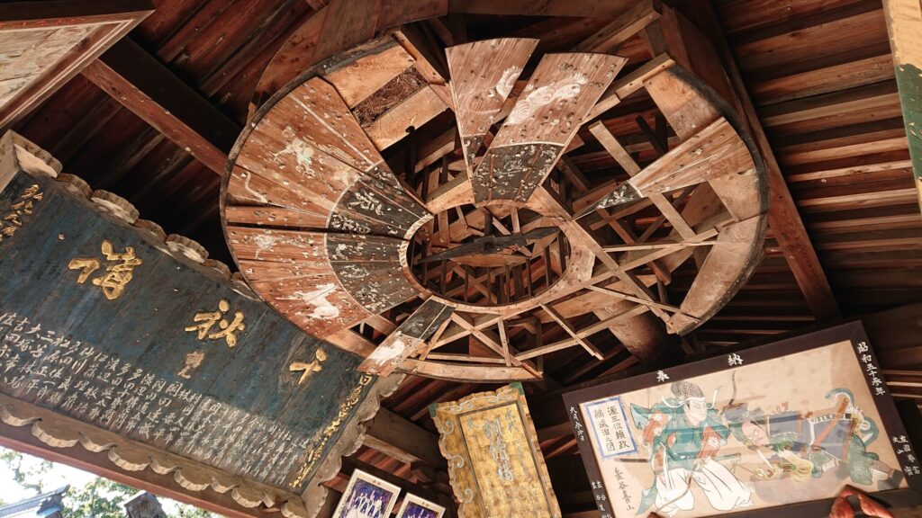 昔の道具を飾っている