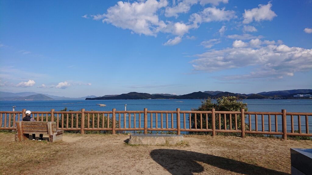 道の駅 源平の里むれ内の公園から瀬戸内海をのぞむ
