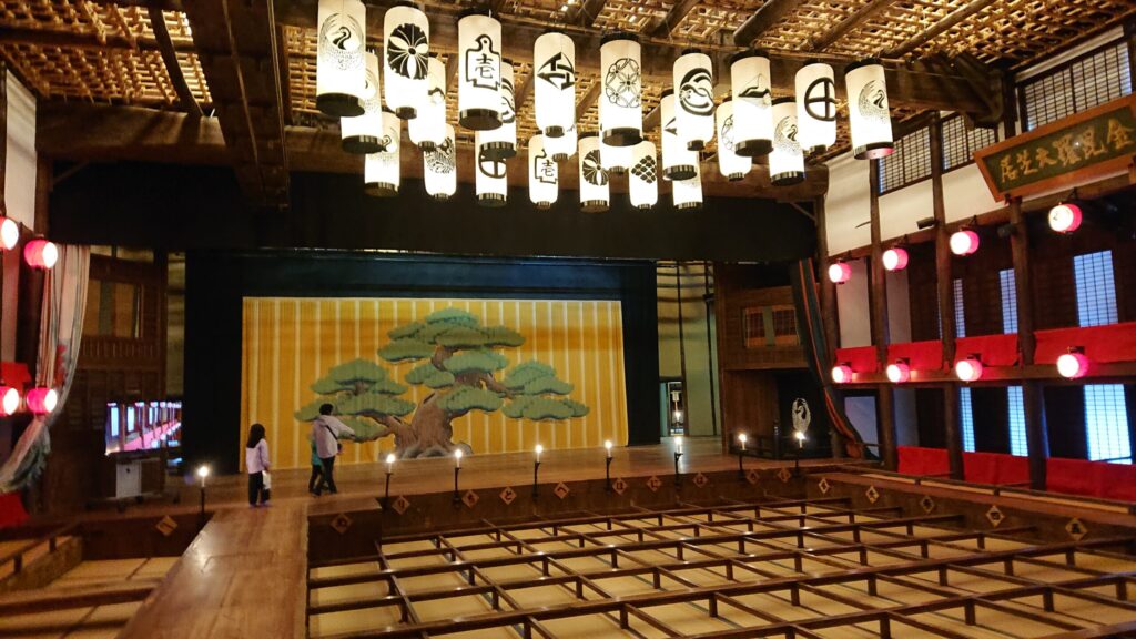 旧金毘羅大芝居の内観