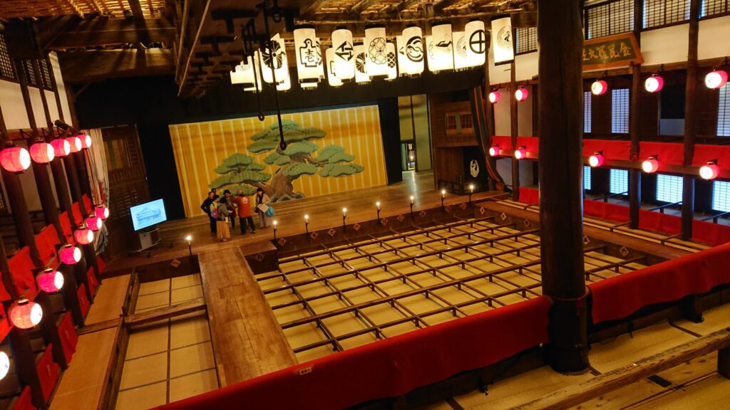 旧金毘羅大芝居の内観その２