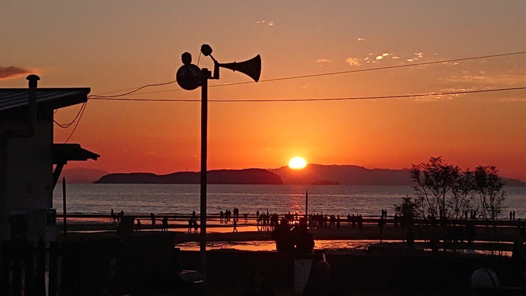 父母ケ浜の丸い夕日