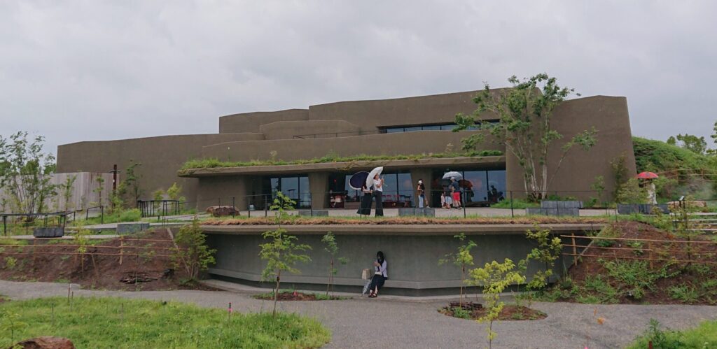 店舗のカフェ側全景