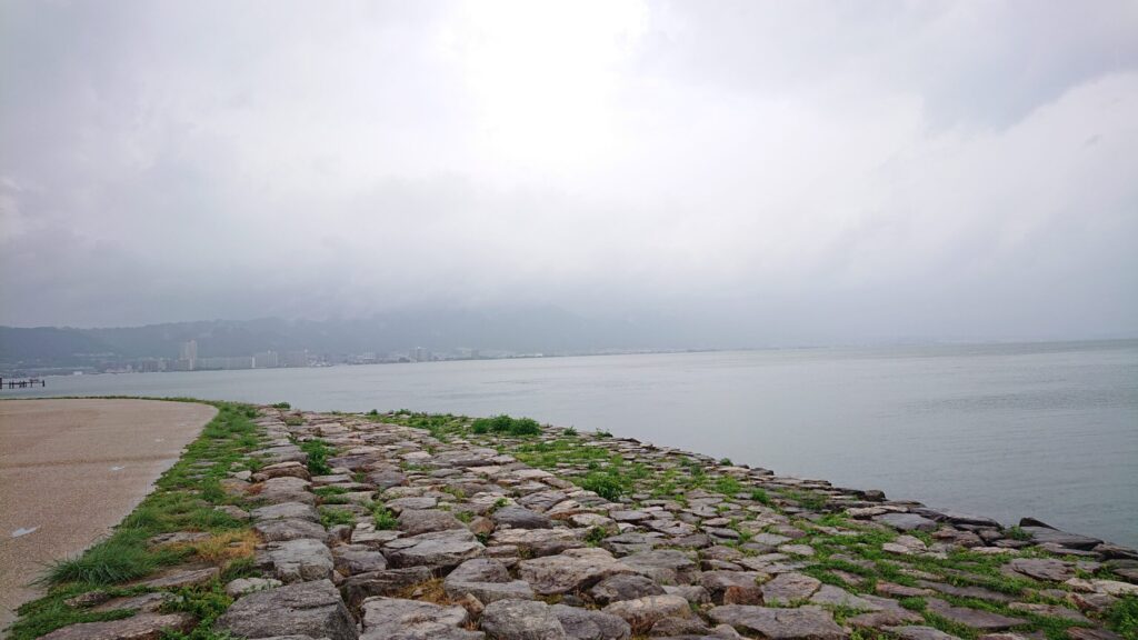 湖畔水際の画像