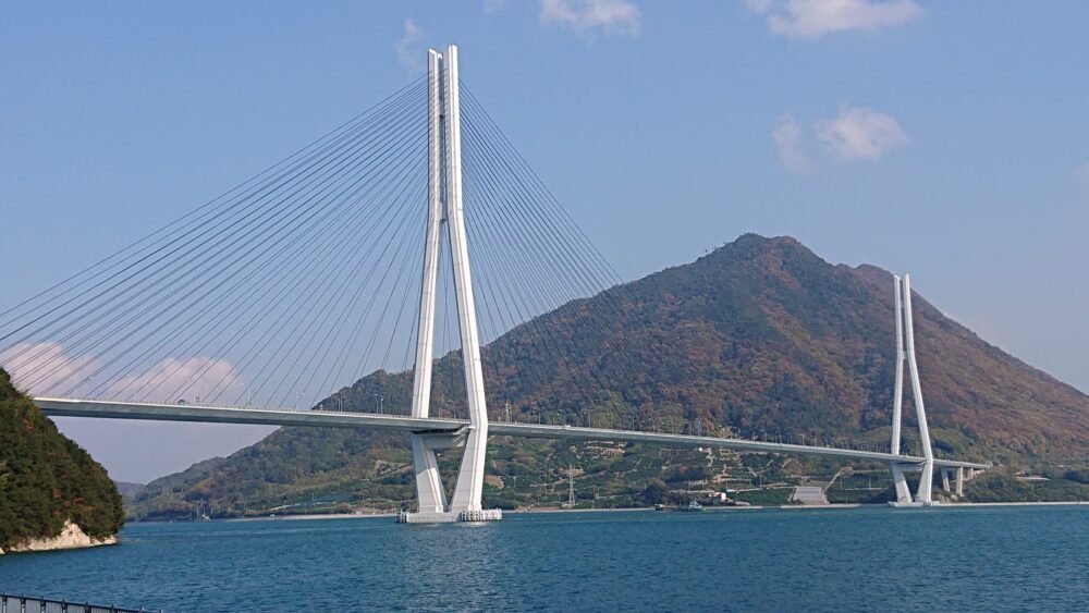 青空と青海と多々良大橋