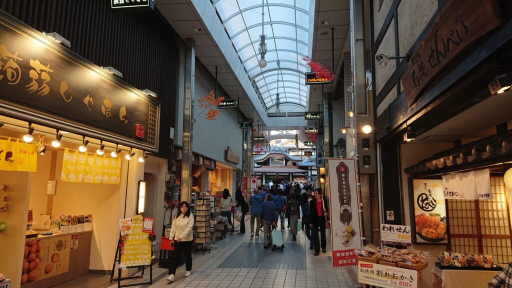 道後商店街（道後温泉本館から入ってすぐのところ）