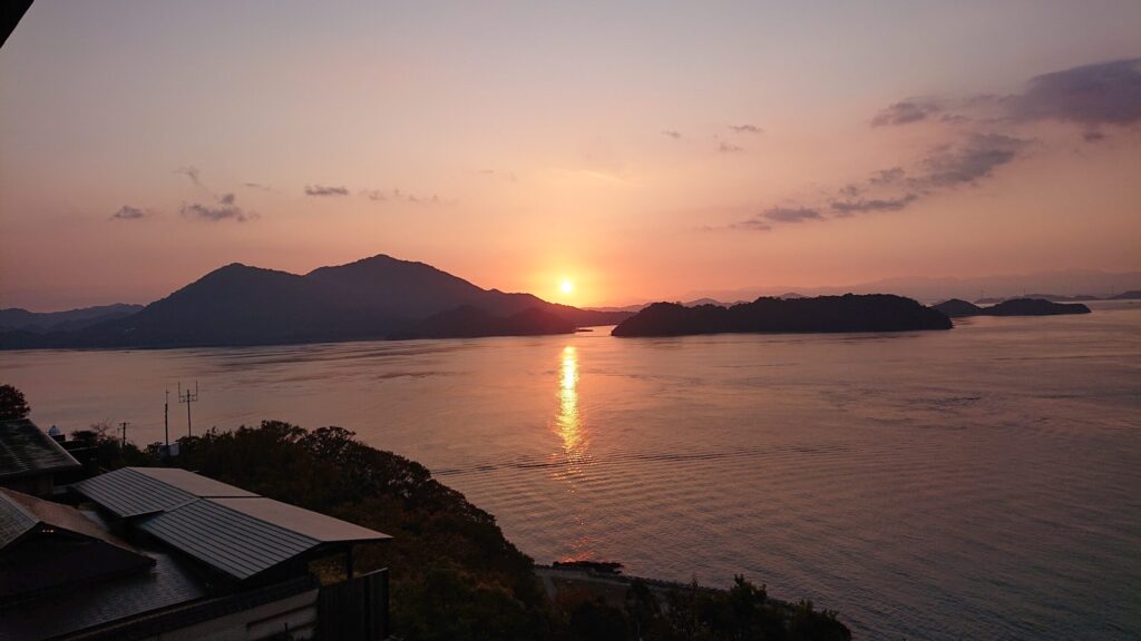 朝日が昇ってきたところ