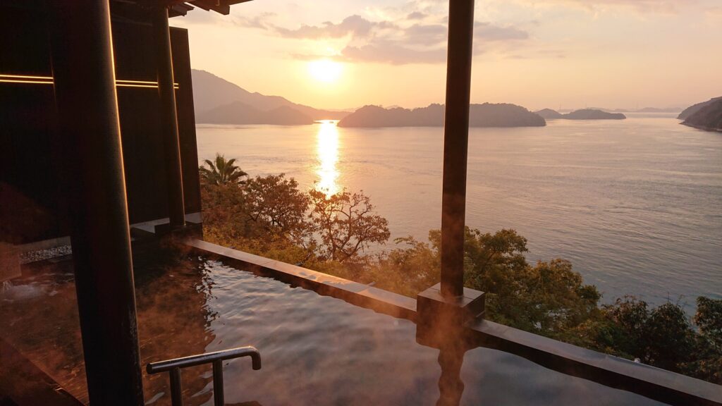 朝日と露天風呂その２