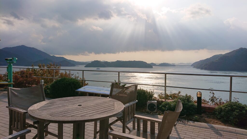 テラスから盛る海と島その１