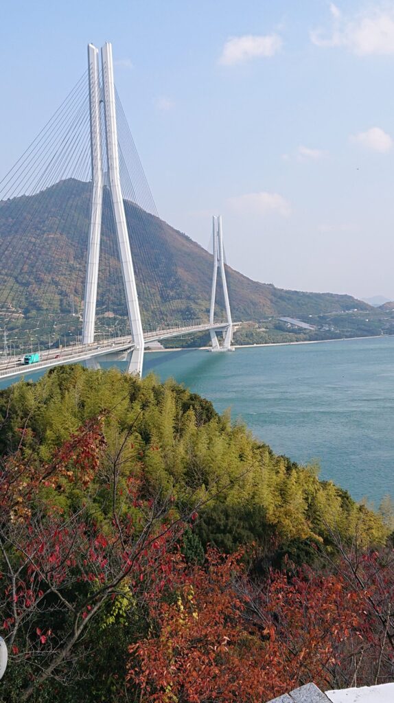 斜め方向から見る多々羅大橋全景