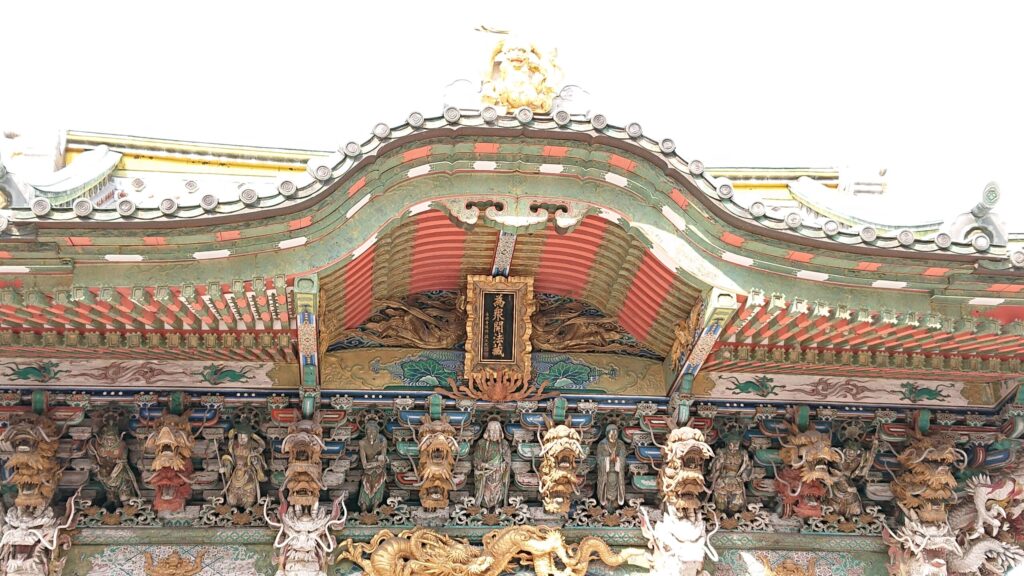 孝養門上部の近景