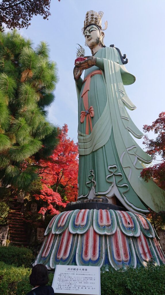 大観音を下から撮影