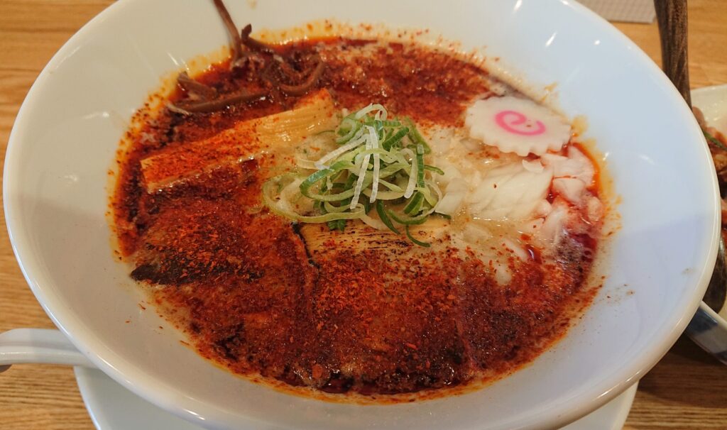 【鶏煮込みそば】（RED）の画像隼商店