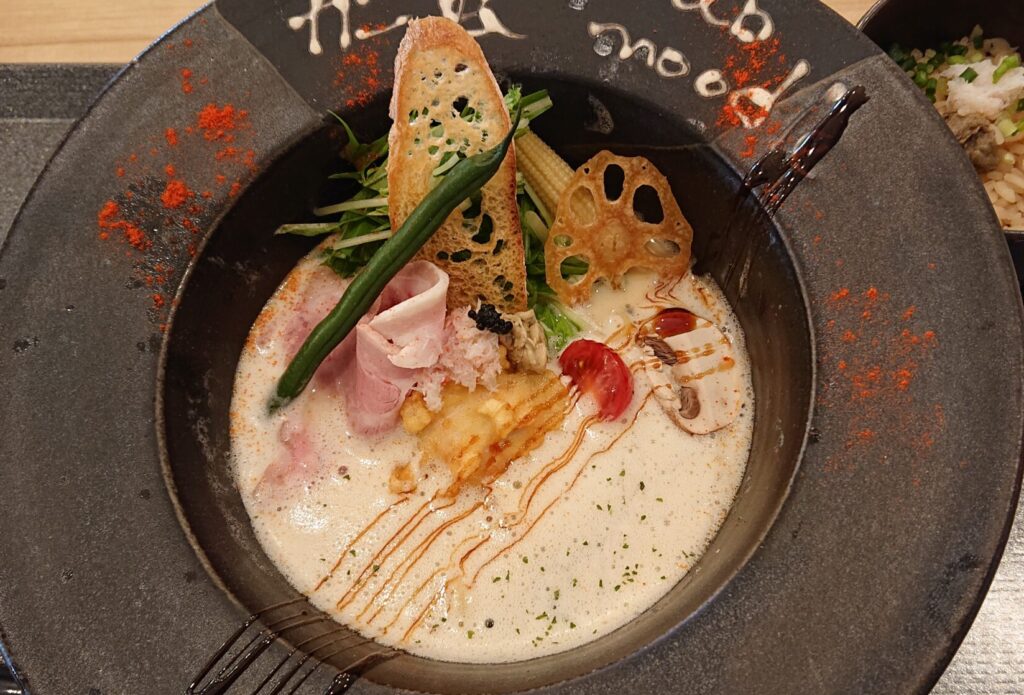 【白蟹noodleスタンダード】の画像
カニ蟹crab noodle三宮店
