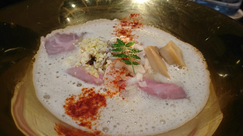 【鯛白湯とろり】の画像
鯛白湯らーめん ◯de▽ 新大阪店