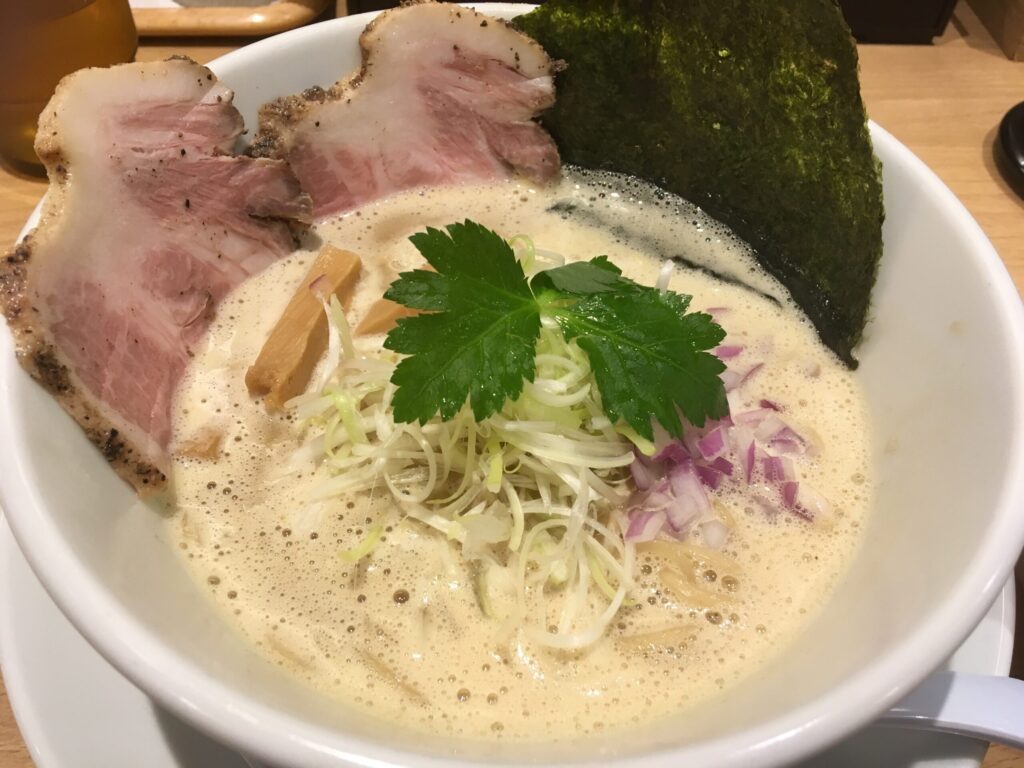 【濃厚魚介鶏白湯らーめん】の画像
うまい麺には福来たる 西大橋店