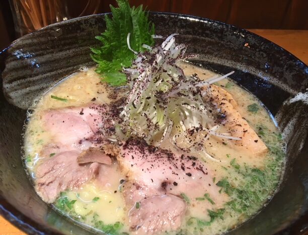 【大葉魚介塩らーめん】の画像
らーめん一轍