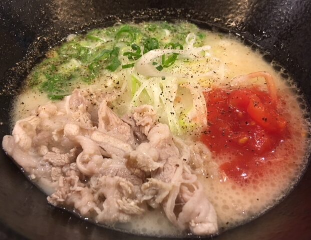 【牛骨塩トマトラーメン】の画像
人情麺家 牛骨王