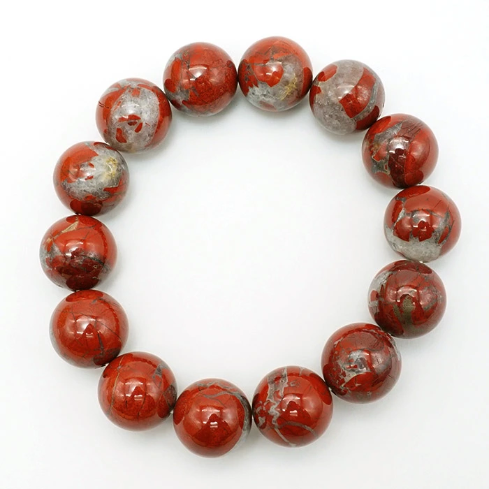 光沢ある赤い丸石が連なるブレスレット