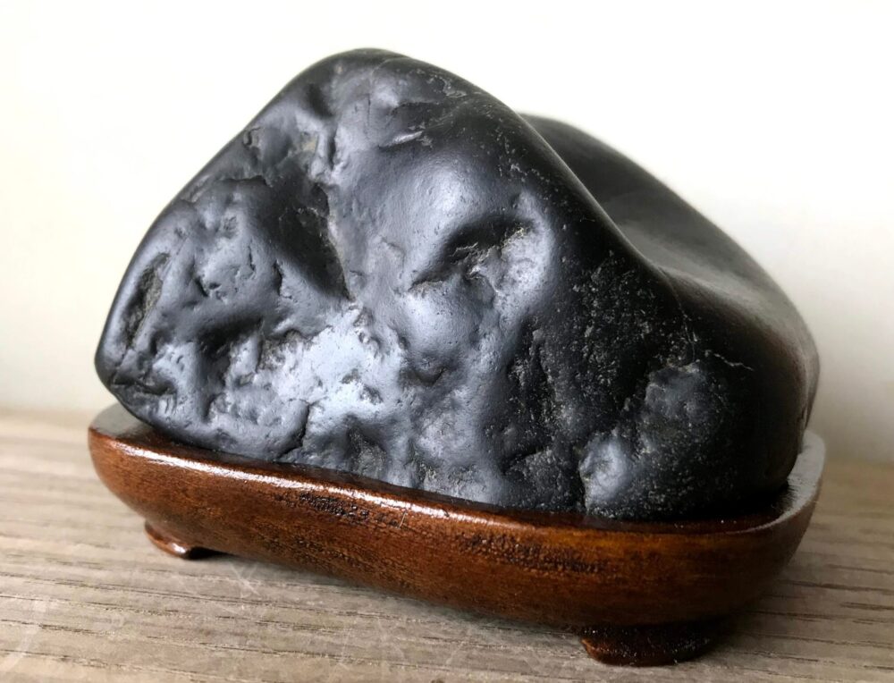 「神居古潭石（かむいこたんせき）」Life with Stonesより引用